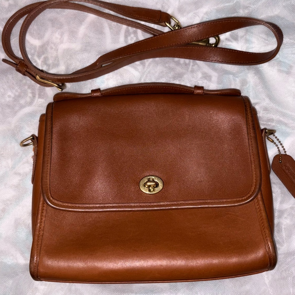 1998 VTG Coach Court British Tan 9870 - Picture 3 of 16